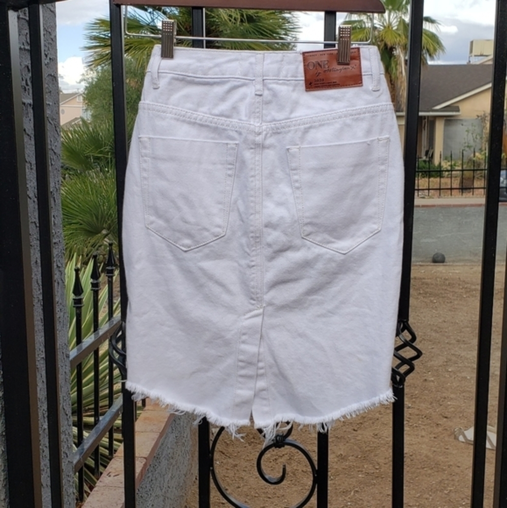 One Teaspoon White distressed denim skirt - Picture 2 of 4